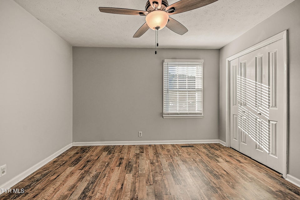 Photo #17: 112 Hillview Road