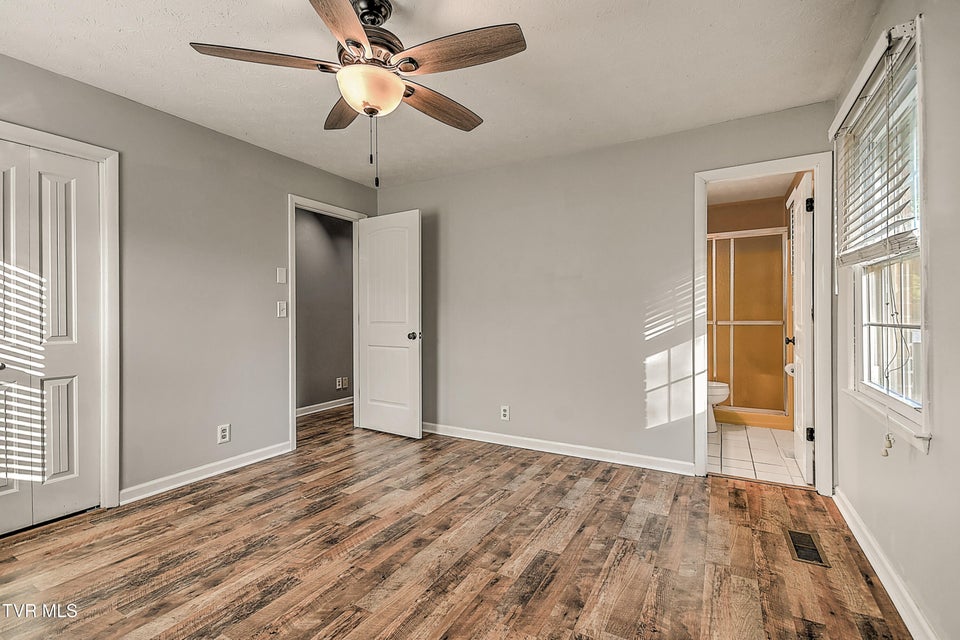 Photo #18: 112 Hillview Road