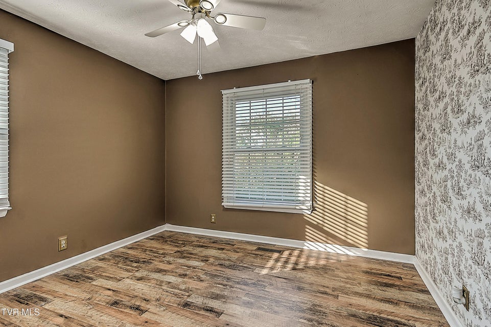 Photo #20: 112 Hillview Road