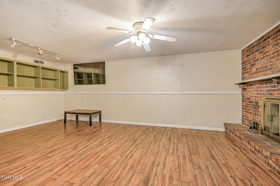 Photo #31: 112 Hillview Road