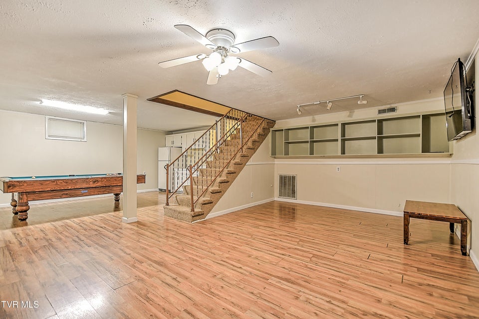 Photo #32: 112 Hillview Road