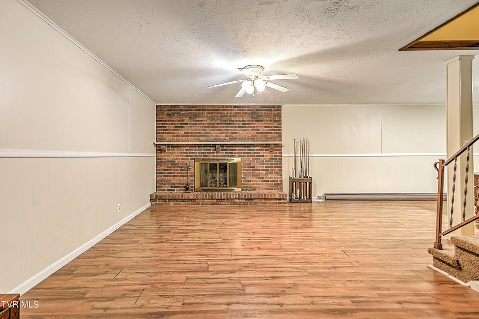 Photo #33: 112 Hillview Road