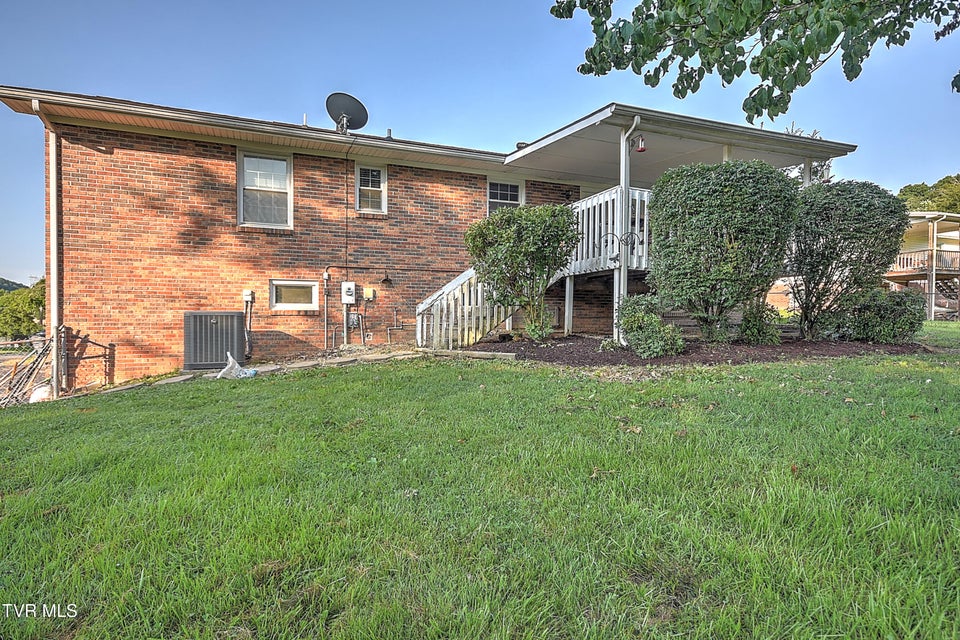 Photo #38: 112 Hillview Road