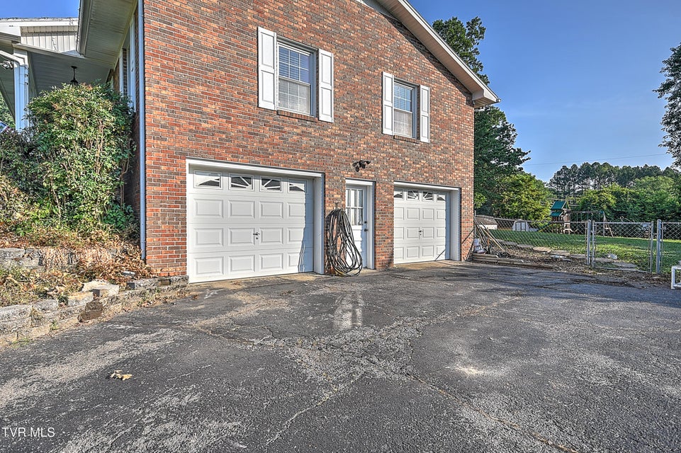 Photo #39: 112 Hillview Road
