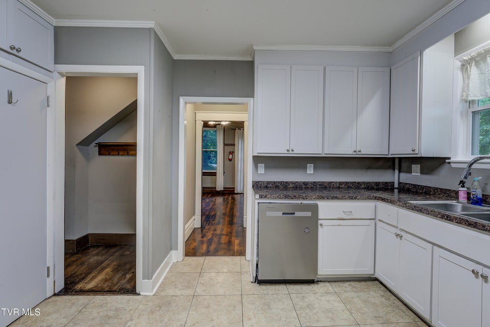 Photo #12: 313 Lamont Street