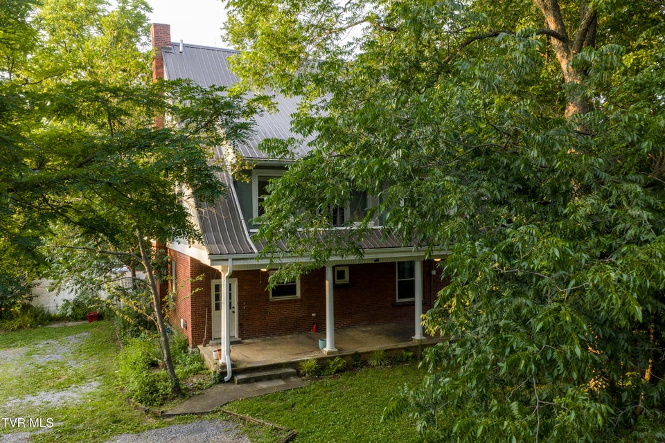 Photo #31: 313 Lamont Street