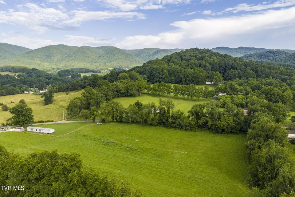 Photo #3: 855 Willow Springs Road