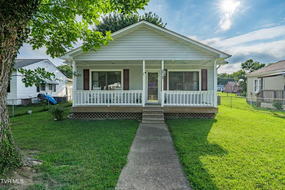 Photo #2: 1524 Redwood Drive