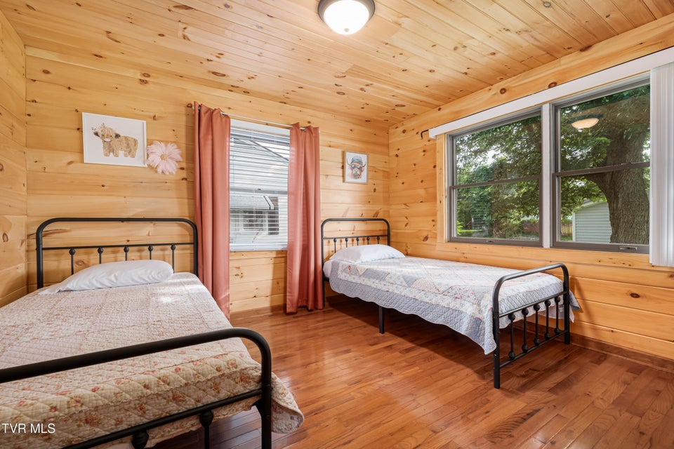 Photo #7: 1524 Redwood Drive