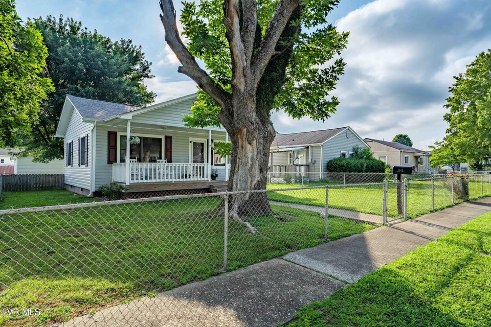 Photo #36: 1524 Redwood Drive