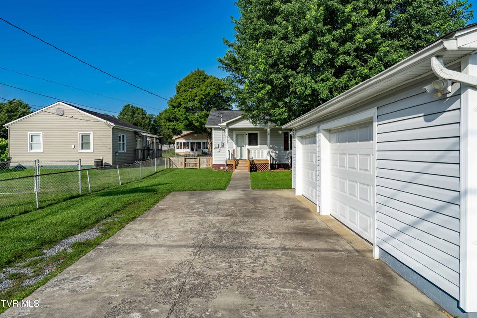 Photo #28: 1524 Redwood Drive