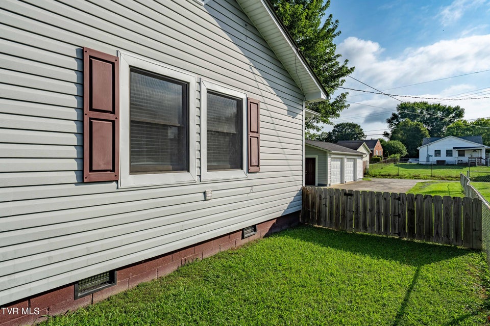 Photo #34: 1524 Redwood Drive