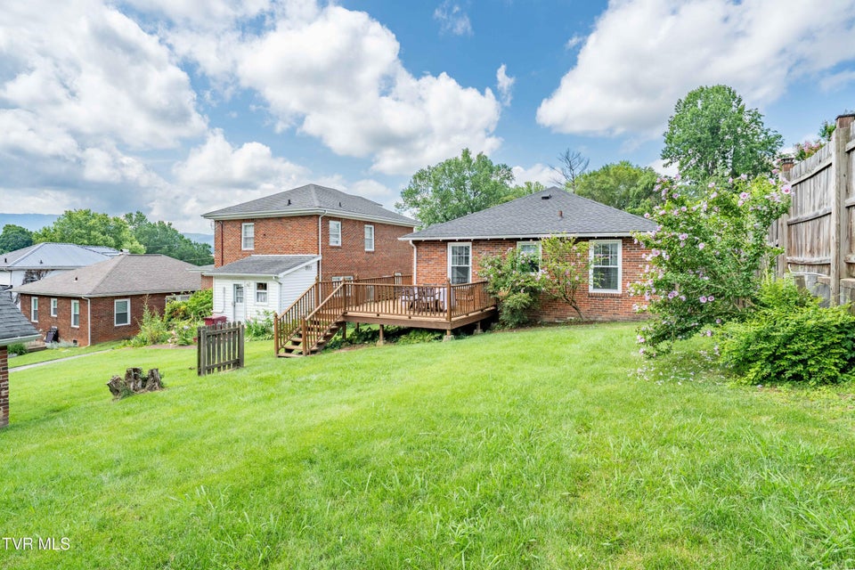 Photo #34: 922 Hillcrest Drive