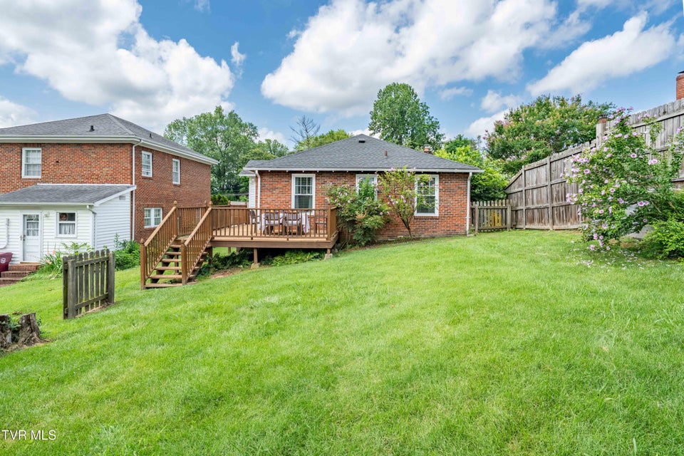 Photo #33: 922 Hillcrest Drive