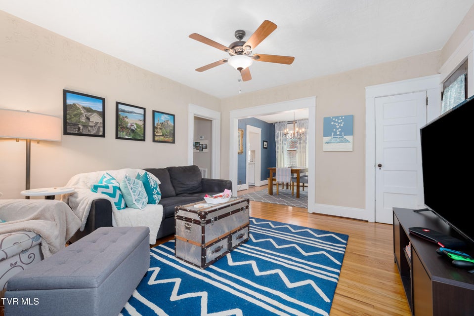 Photo #5: 922 Hillcrest Drive