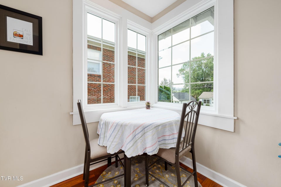 Photo #10: 922 Hillcrest Drive