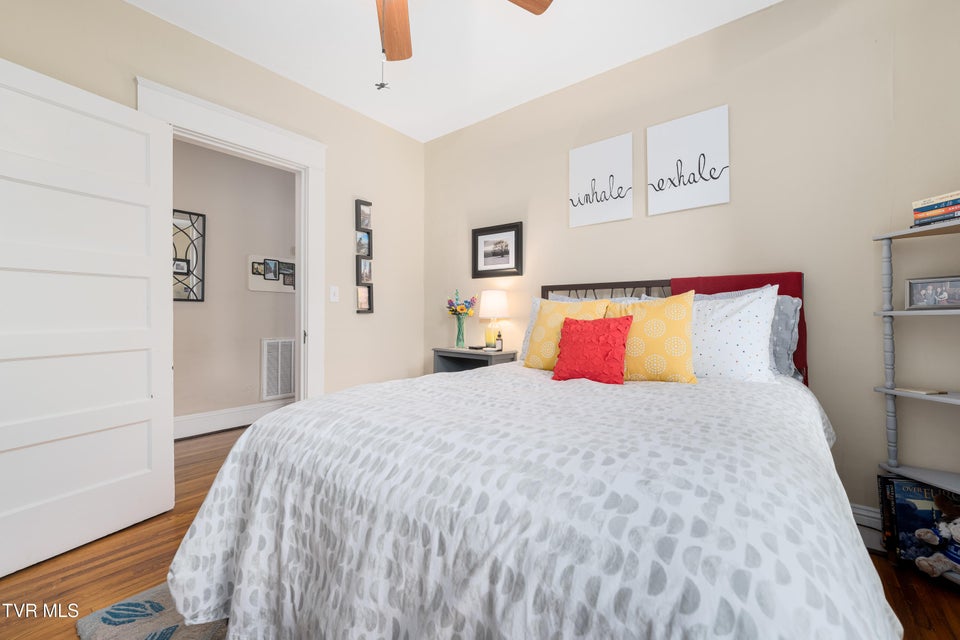 Photo #17: 922 Hillcrest Drive