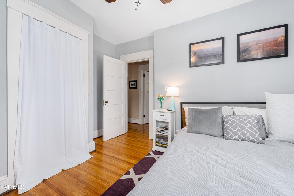 Photo #23: 922 Hillcrest Drive