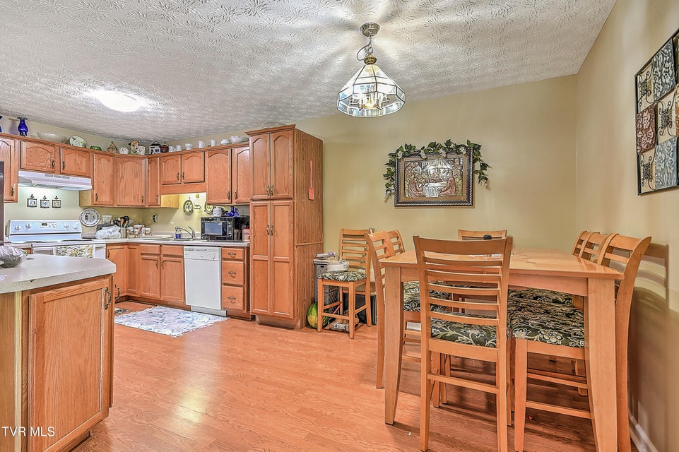 Photo #6: 929 Cornerstone Court