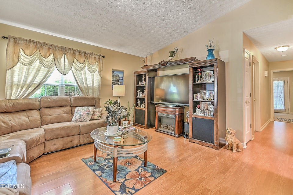Photo #11: 929 Cornerstone Court