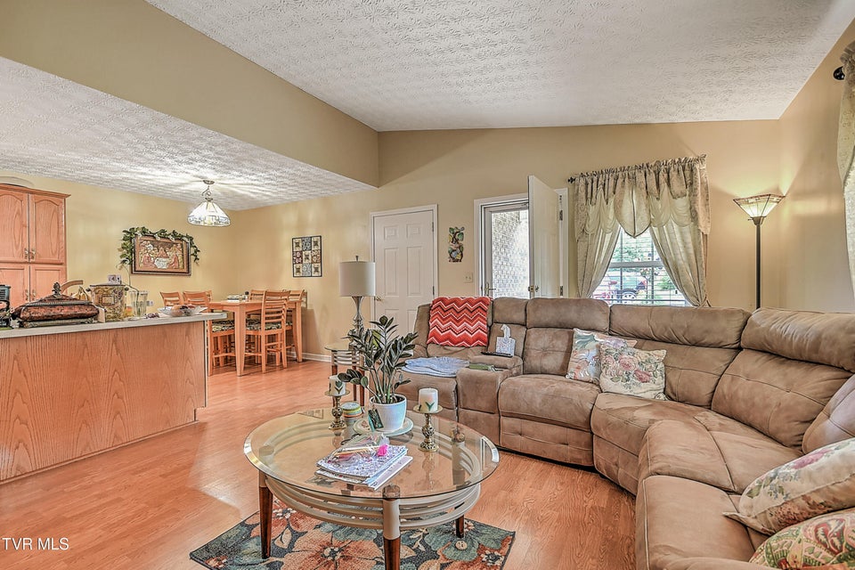 Photo #12: 929 Cornerstone Court