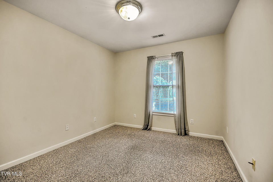 Photo #9: 2425 Lakeview Drive