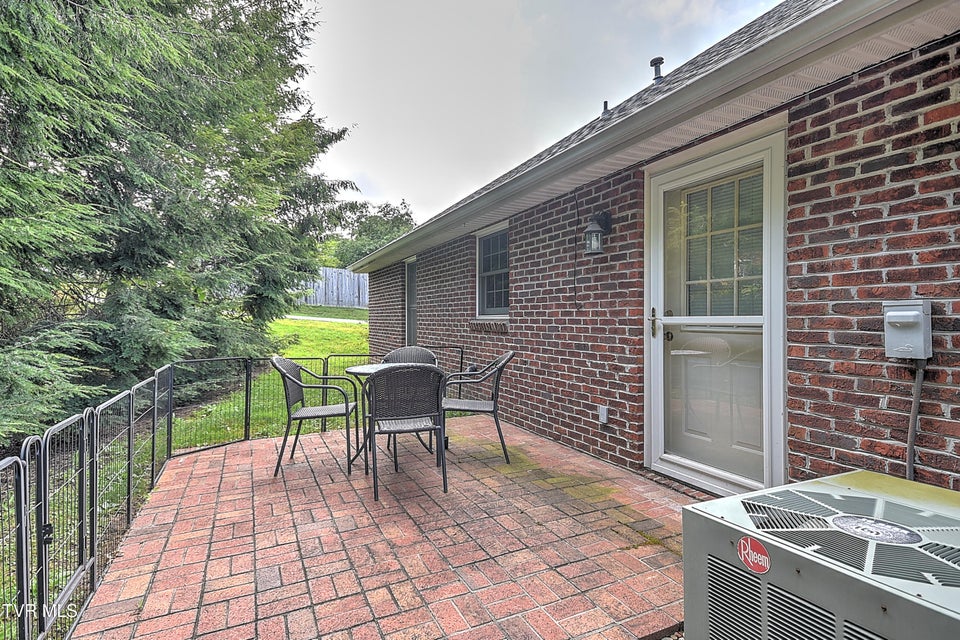 Photo #32: 2425 Lakeview Drive