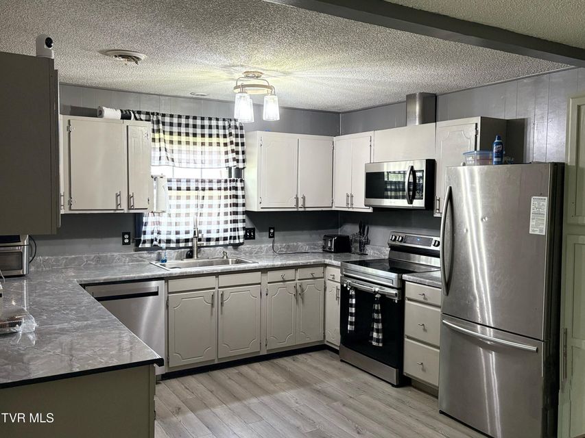 Photo #8: 14210 Brynwood Drive