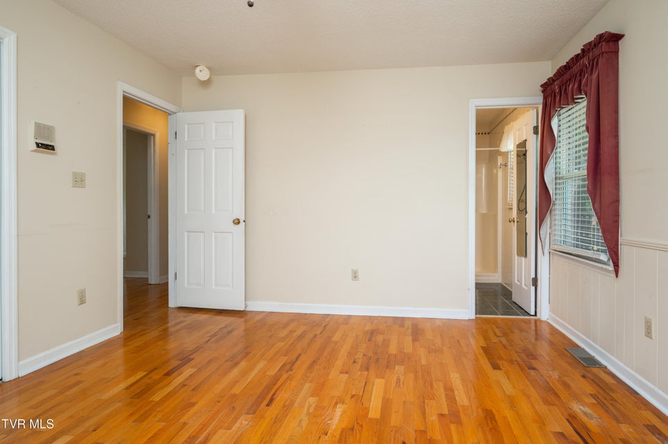 Photo #33: 270 Overlake Drive