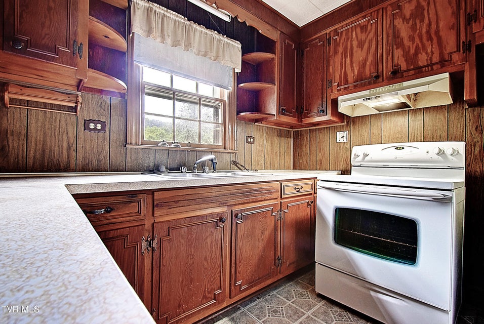Photo #9: 2322 Anderson Street