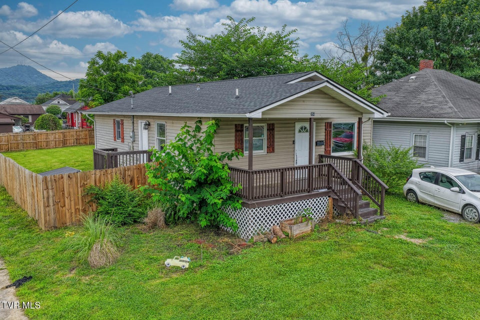 Photo #2: 954 Maple Street