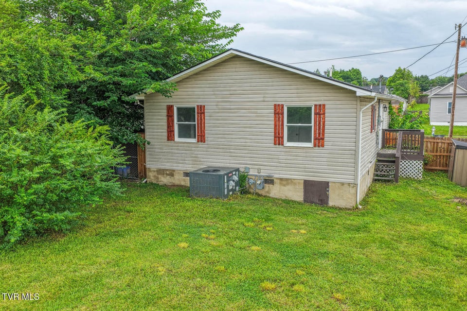 Photo #3: 954 Maple Street