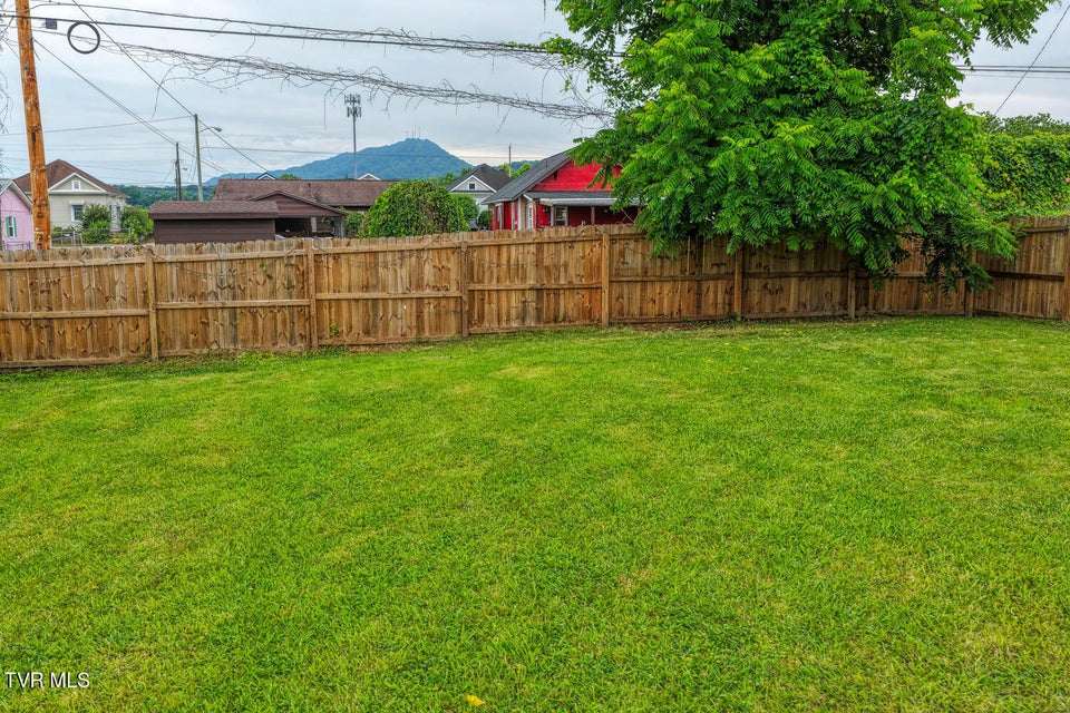 Photo #5: 954 Maple Street