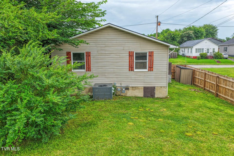 Photo #6: 954 Maple Street