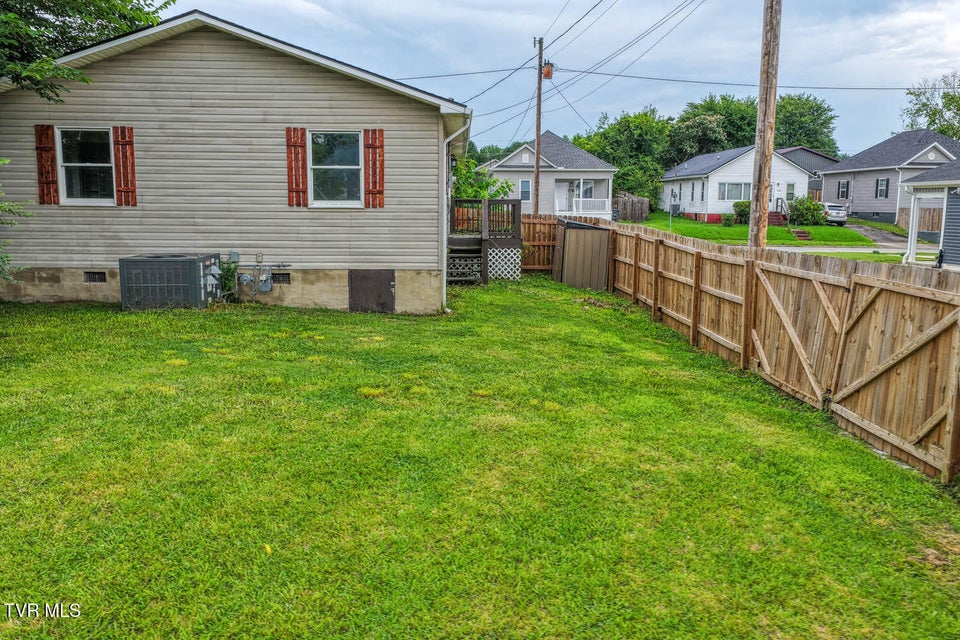 Photo #7: 954 Maple Street
