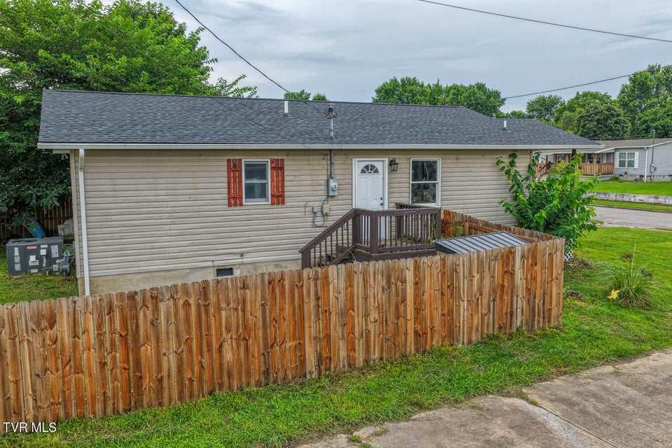 Photo #8: 954 Maple Street
