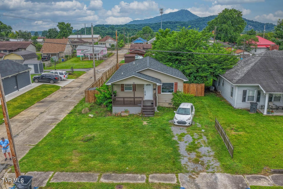 Photo #9: 954 Maple Street