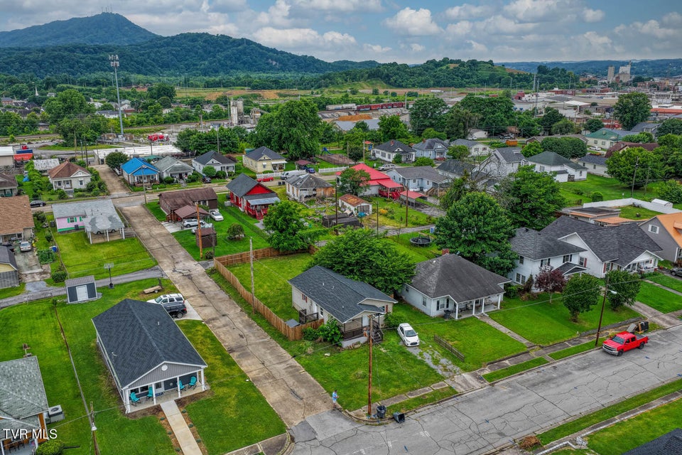 Photo #17: 954 Maple Street