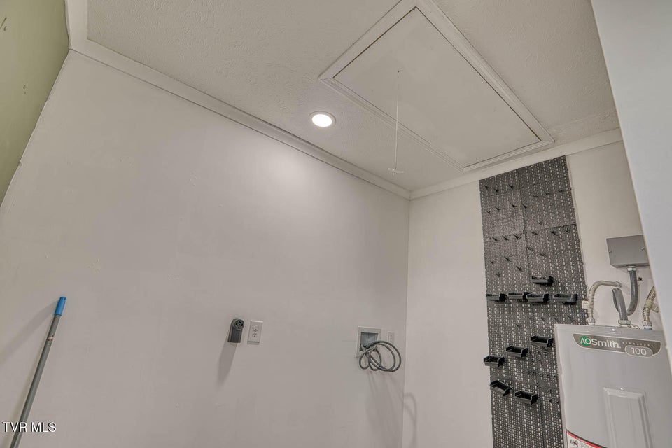 Photo #26: 954 Maple Street