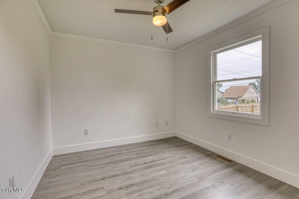 Photo #29: 954 Maple Street
