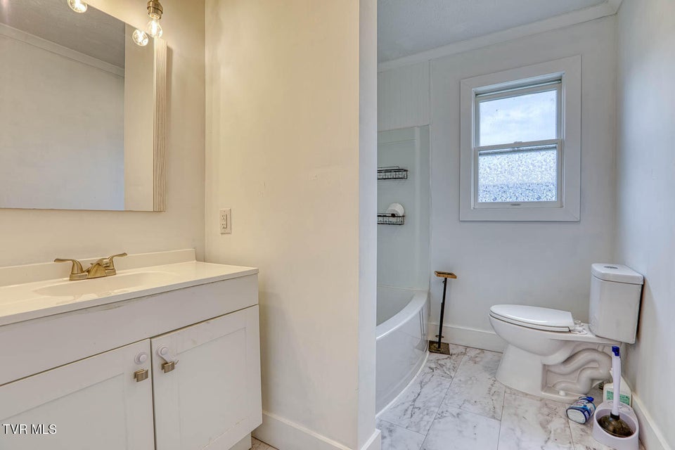 Photo #31: 954 Maple Street