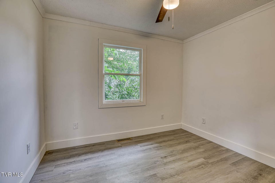 Photo #36: 954 Maple Street