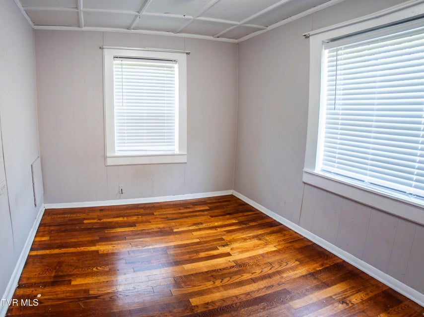 Photo #10: 719 Maple Street