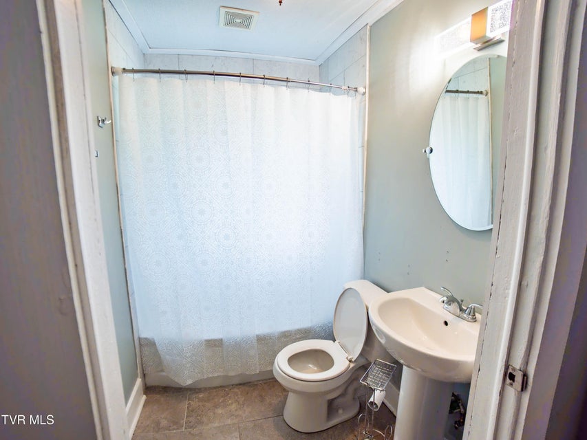 Photo #9: 719 Maple Street