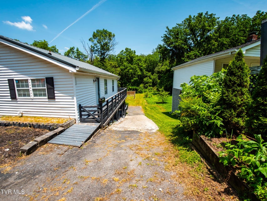 Photo #18: 719 Maple Street