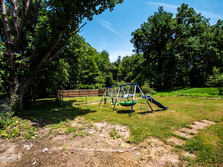 Photo #37: 719 Maple Street