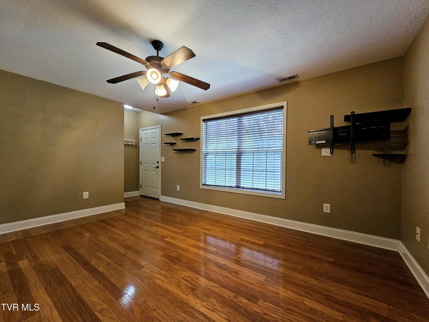 Photo #4: 536 Grays Pointe Court