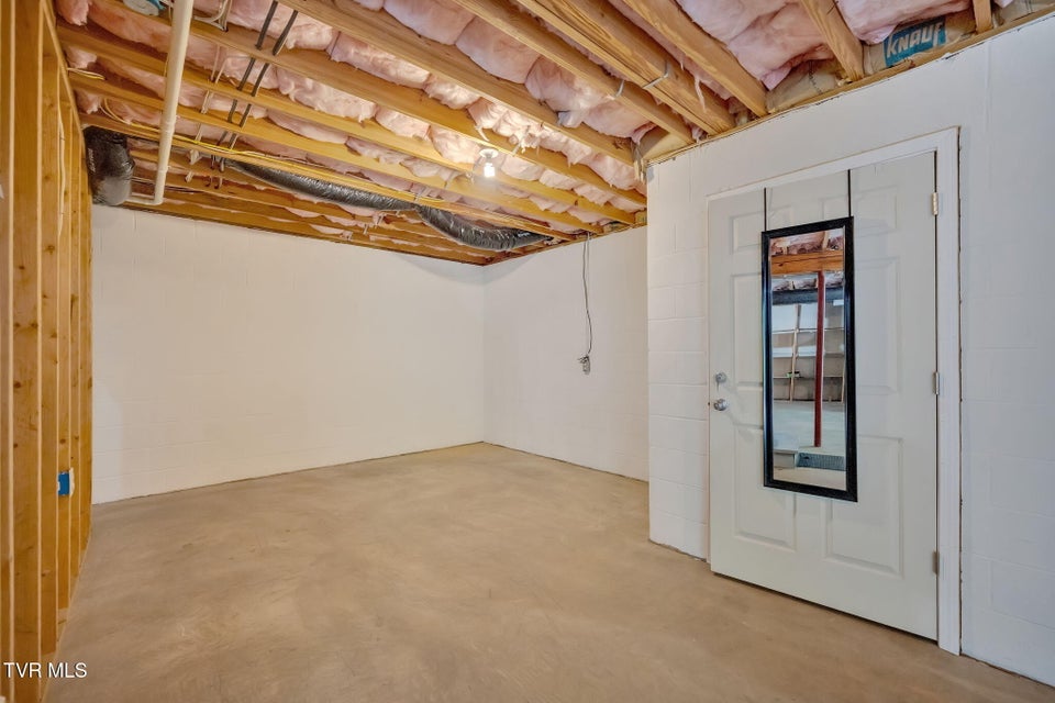 Photo #46: 129 Hillview Court