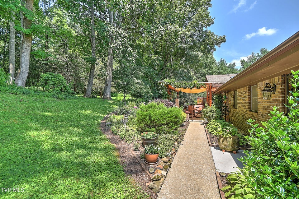 Photo #47: 4700 Weaver Pike