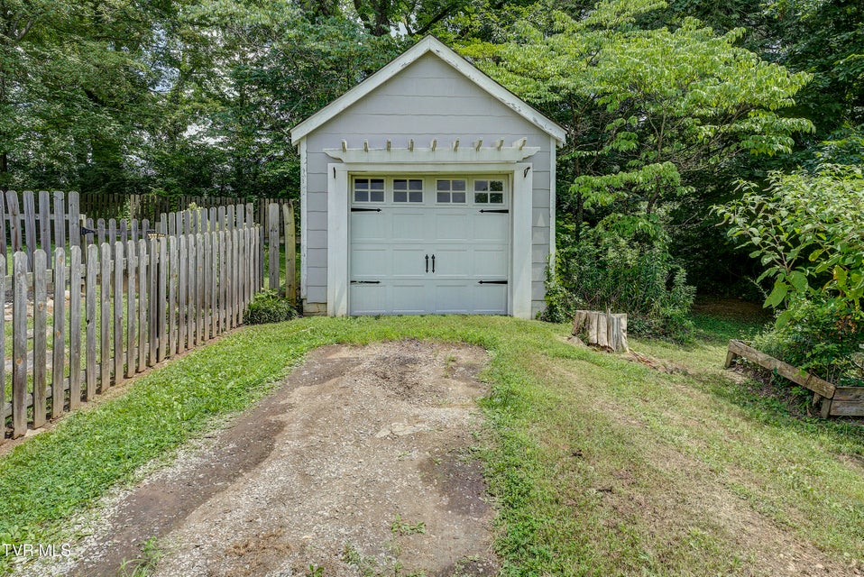Photo #32: 3277 Ashley Street